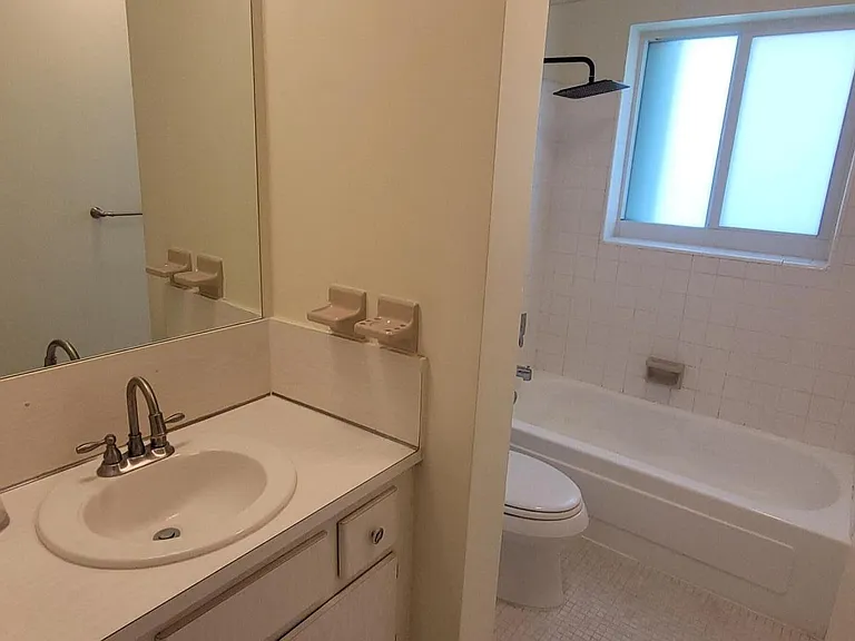 2110 NE 39th St #3B — Photo 12