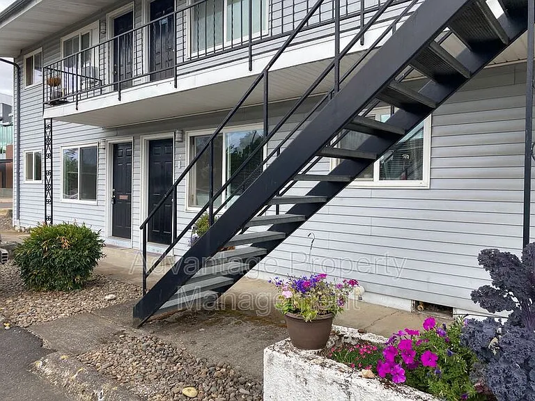 339 Jackson St W #6 — Photo 1