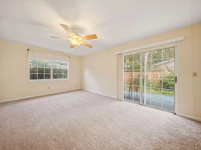 1402 Sturbridge Pl — Photo 20
