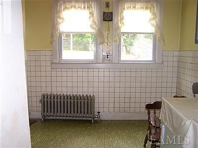 2nd image of 3 Elizabeth Pl