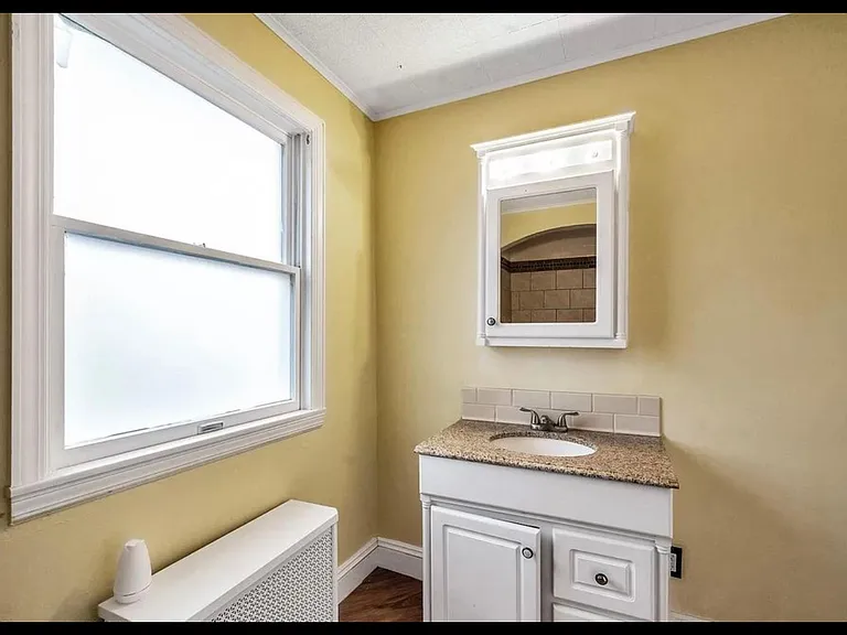 311 Chester St — Photo 17