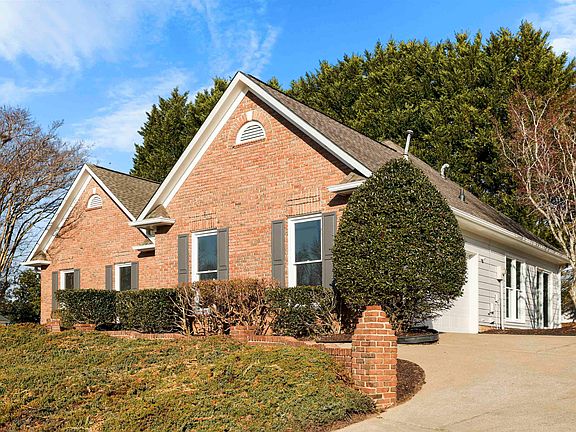 2nd image of 225 Georgetown Ct