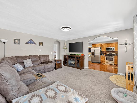 4th image of 262 E Dominion Ave