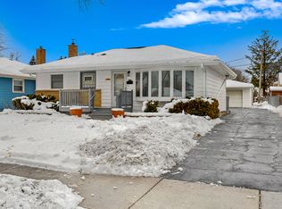 325 Emmerson Ave, Itasca, IL 60143