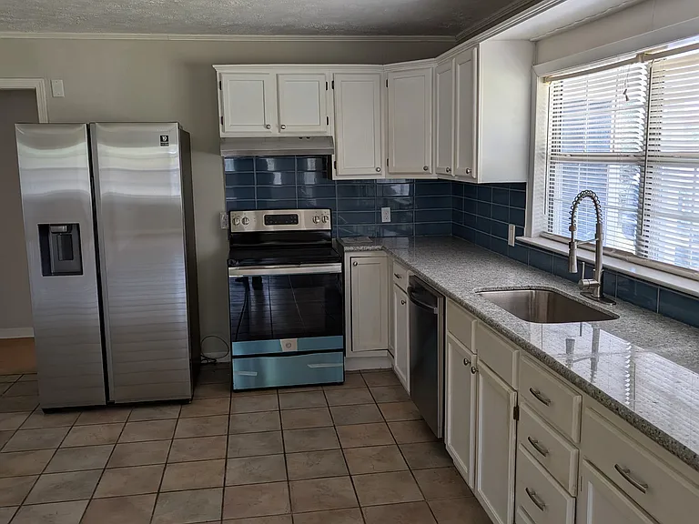 8252 Interstate Highway 10 W — Photo 2