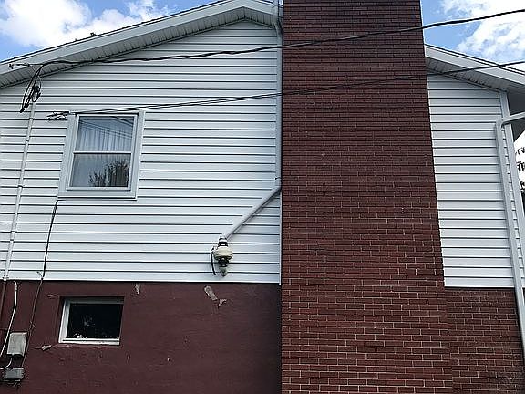 3rd image of 519 Hill St
