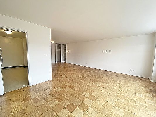 3rd image of 3660 Oxford Ave APT 11F