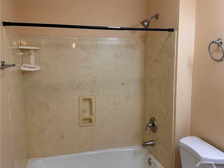 300 Hampton St #12 — Photo 4
