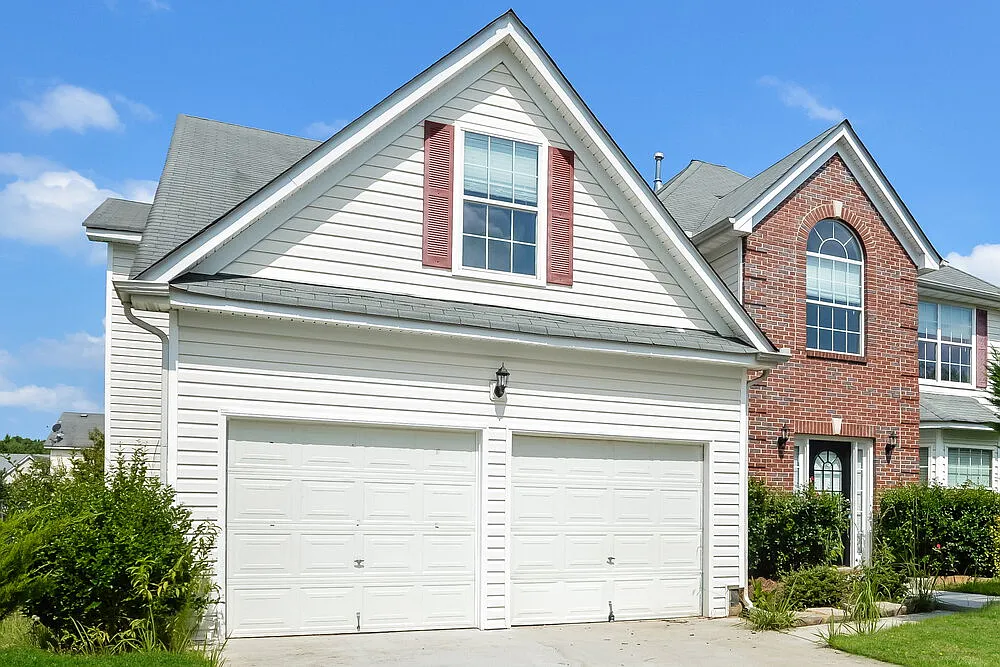 4 bed, 2.5 bath, 2964 sqft, $2,270 — Photo 1