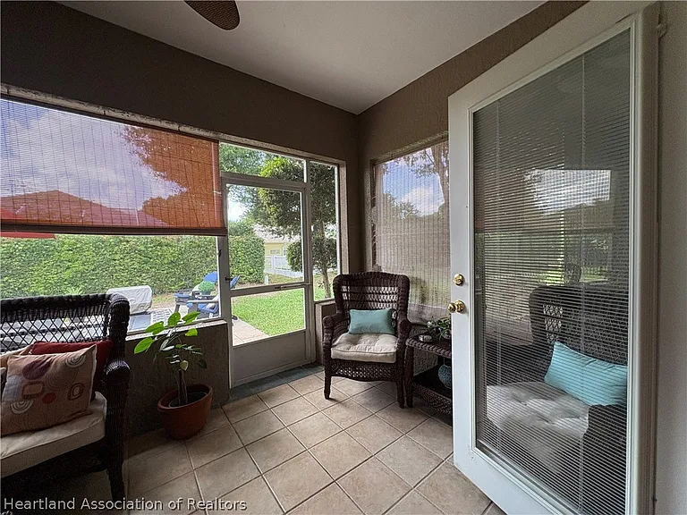 2843 Meadowood Ln — Photo 30