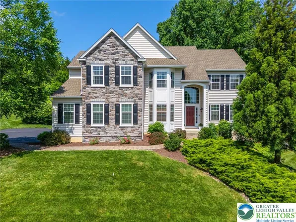 7451 Mount Vernon Dr, Zionsville, PA 18092
