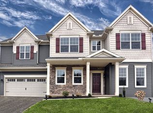 1 Creekside Dr, Lebanon, PA 17042
