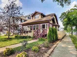 902 W Crescent Ave, Park Ridge, IL 60068