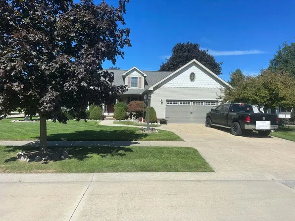 21703 Hawthorn Ct, Macomb, MI 48044