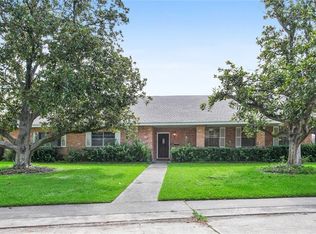 151 Imperial Woods Dr, Harahan, LA 70123