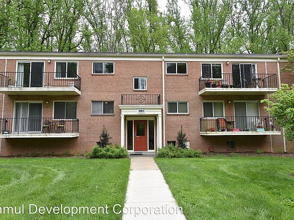 3rd image of 10631 Weymouth St #10631