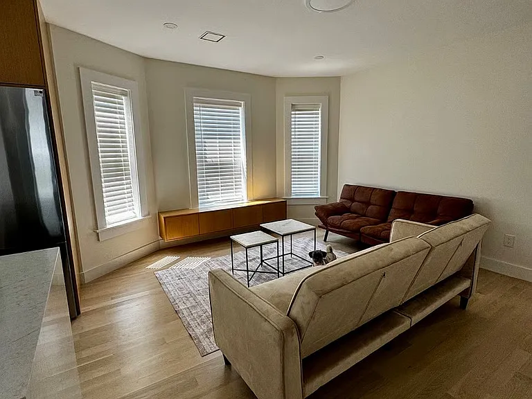 15 Lonsdale St #2 — Photo 5