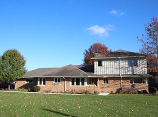 20845 Parkcliff Dr, Fairview Park, OH 44126