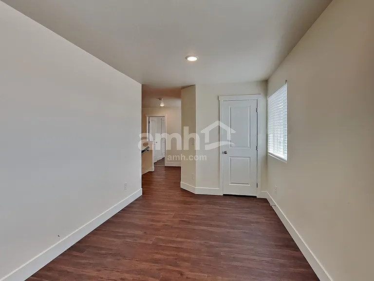 1320 N Alderleaf Ave — Photo 8