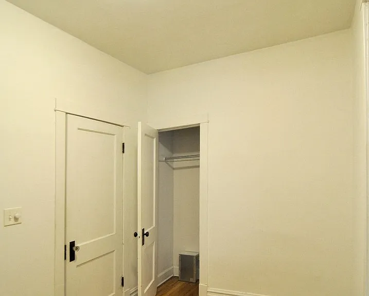 2638 W Iowa St #1R — Photo 8