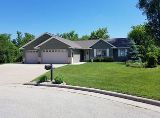 206 Florence Ct, Hortonville, WI 54944