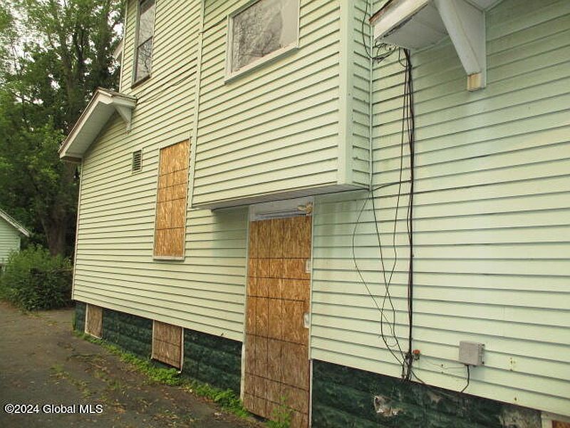 4th image of 32 Glenwood Road