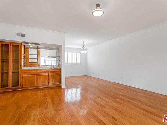 3rd image of 2219 S Bentley Ave APT 105