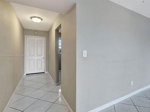 5th image of 1450 NE 191st St APT 405