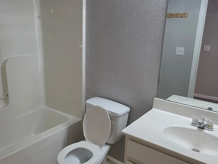 325 Brookview Dr — Photo 3