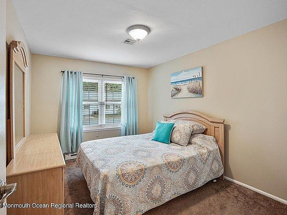 2nd image of 213B Huntington Dr