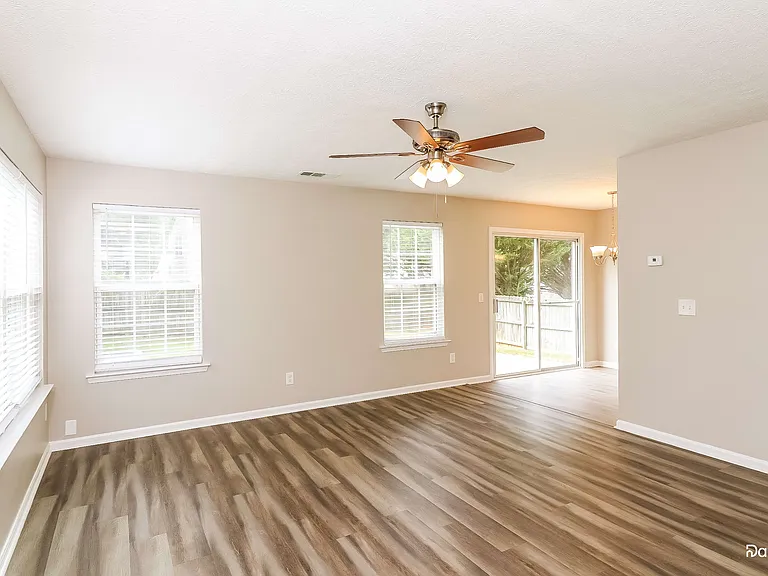 127 Silver Fox Trl — Photo 6