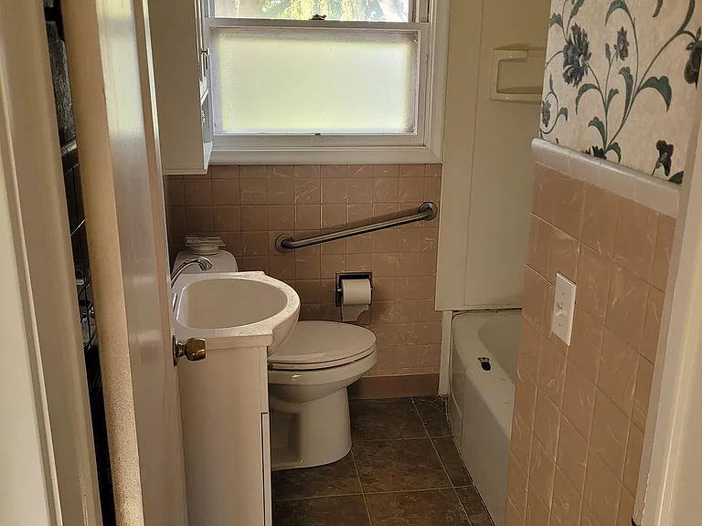 3325 Fowler Ave — Photo 10