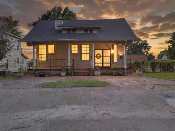 211 N State St, Wagoner, OK 74467