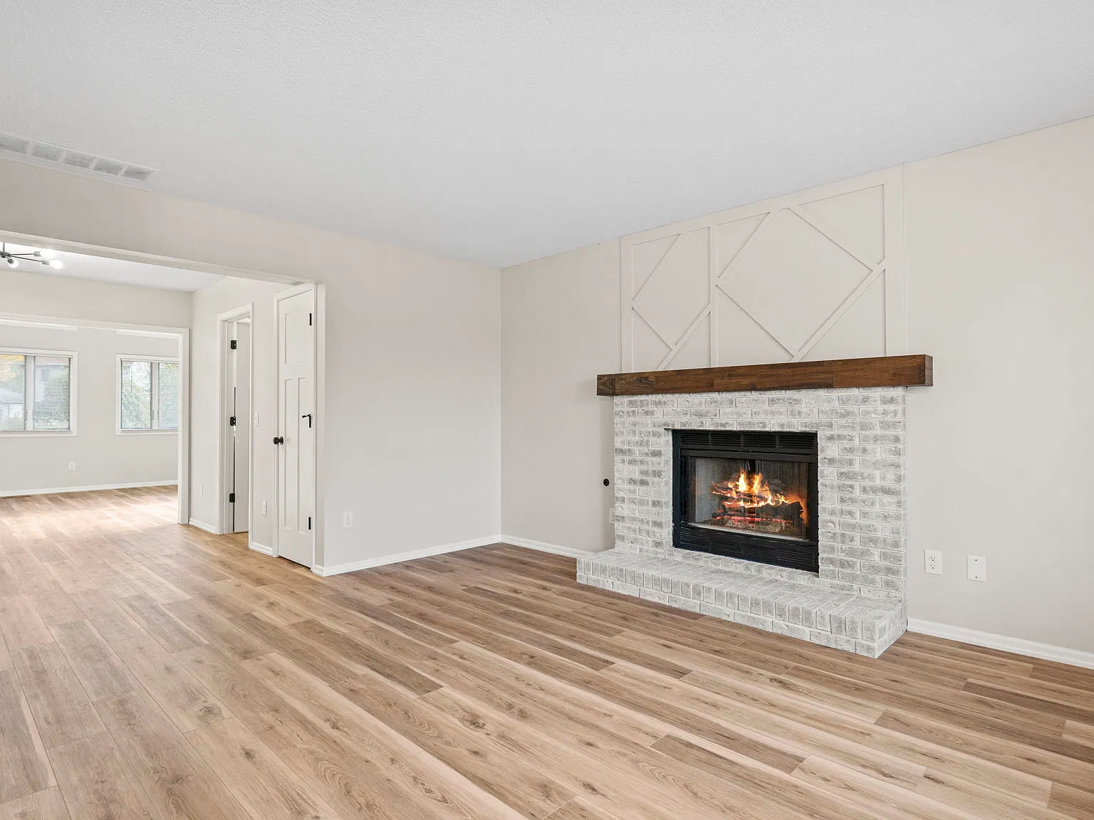 3 bed, 1421 sqft, $2,150 — Photo 3