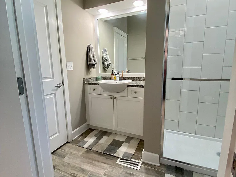 661 N Alexander St — Photo 17