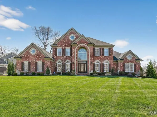 1449 Fairbrook Dr, Saint Louis, MO 63131