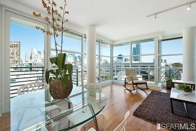 555 4th St #933 — Photo 3