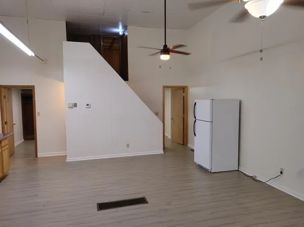 31 W Columbus St, Nelsonville, OH