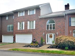 12 Manorfield Cir, Delmont, PA