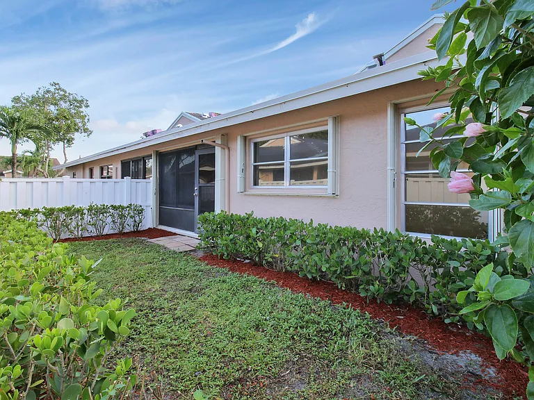 8055 Sweetbriar Way — Photo 18