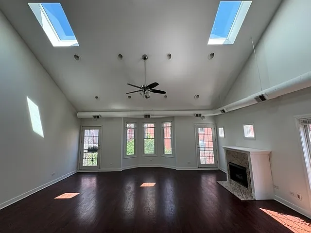 811 W Superior St #4 — Photo 5