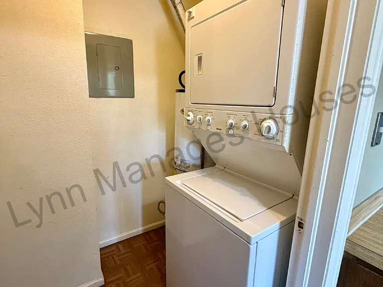 1 bed, 1.0 bath, $1,000 — Photo 16