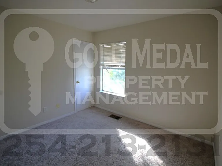 1408 Dugger Cir — Photo 8