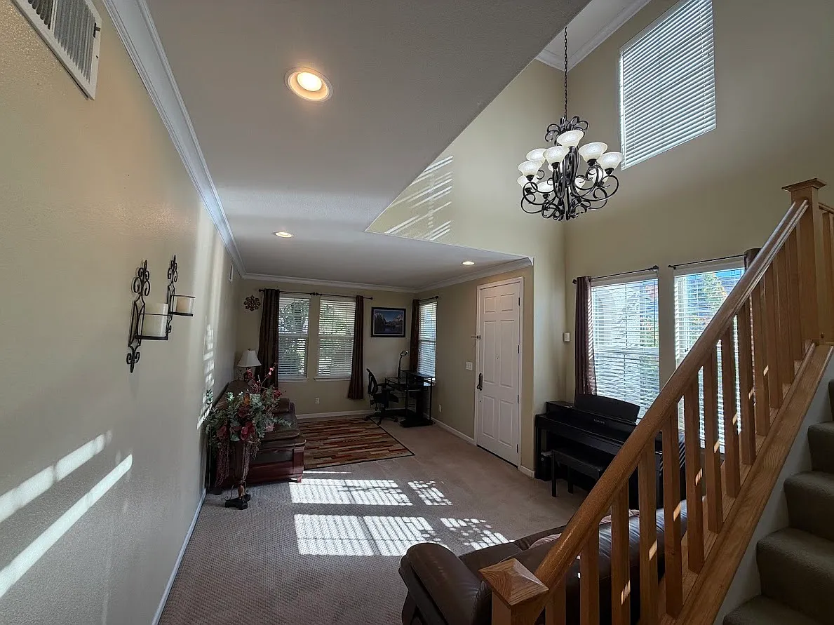 4 bed, 2.5 bath, 1961 sqft, $4,500 — Photo 3
