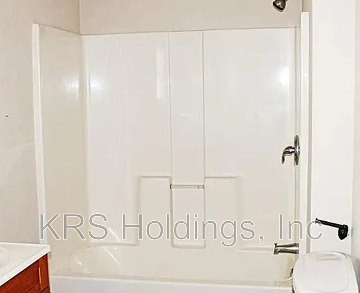 1130 Commerce Ave — Photo 6