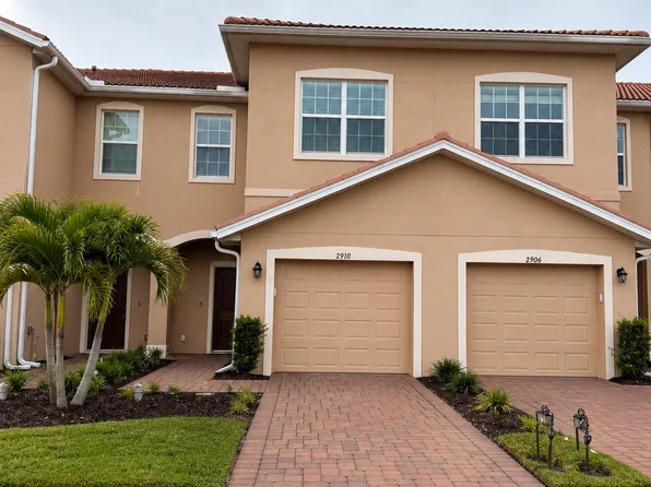 2910 Blossom Way, Naples, FL 34120