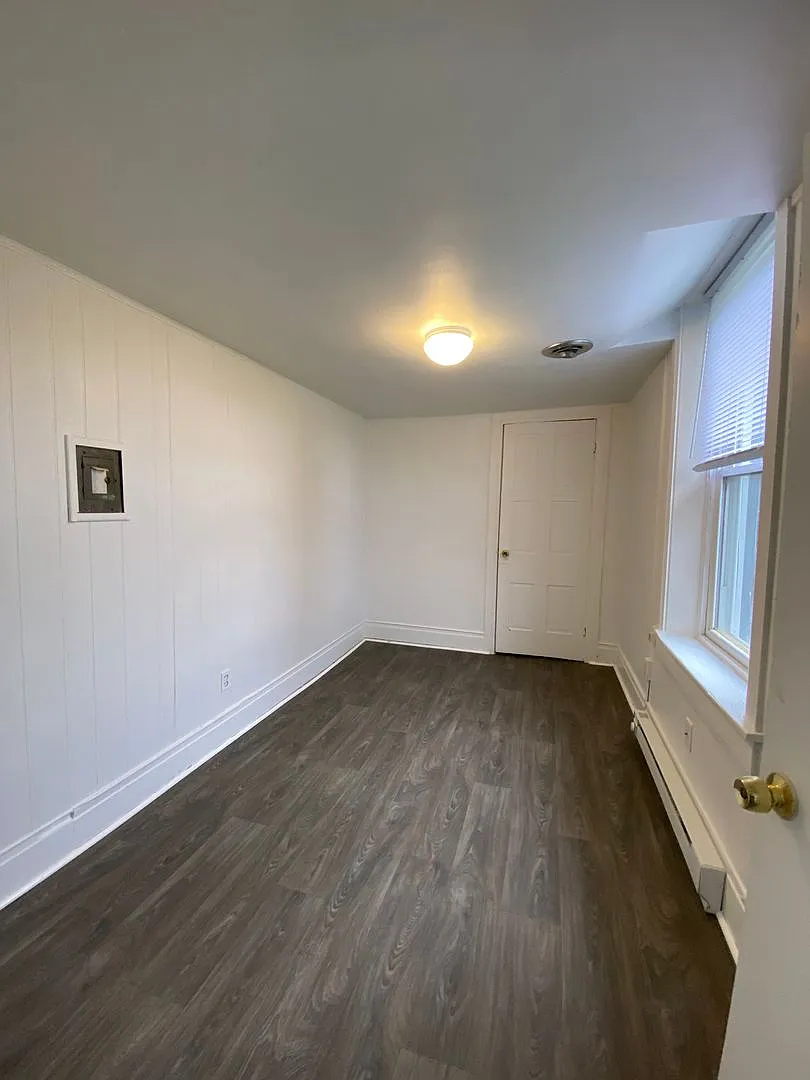 324 E Front St — Photo 3