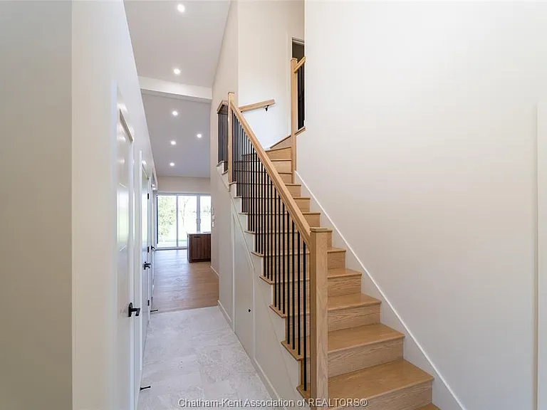 430 Indian Creek Rd W — Photo 28