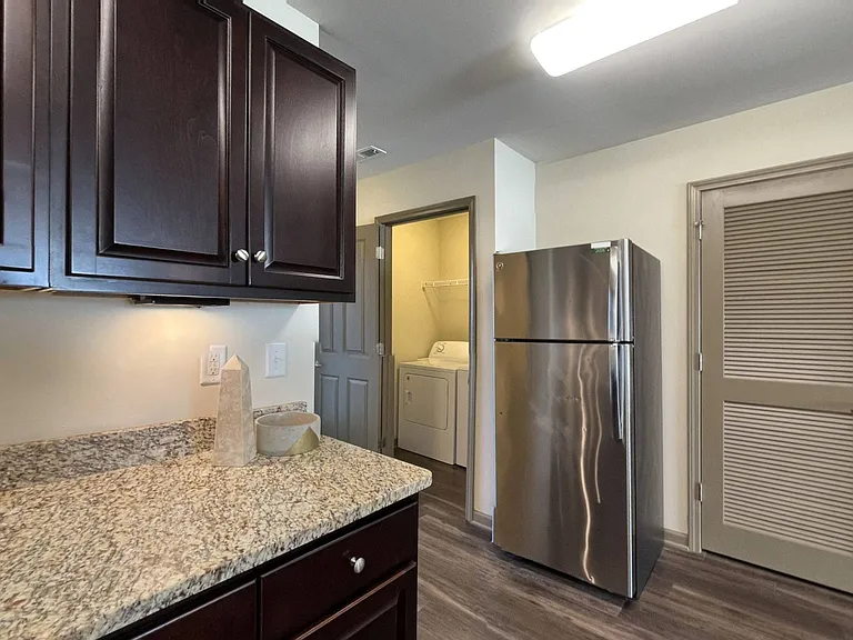 Kitchen & Laundry