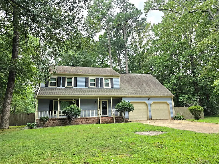 415 Rosewood Ln — Photo 1